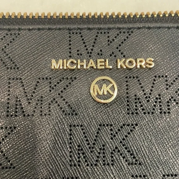 NWOT Michael Kors Wristlet - Large - Picture 2 of 4